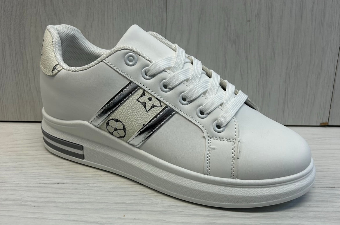 Yd906 white trainer