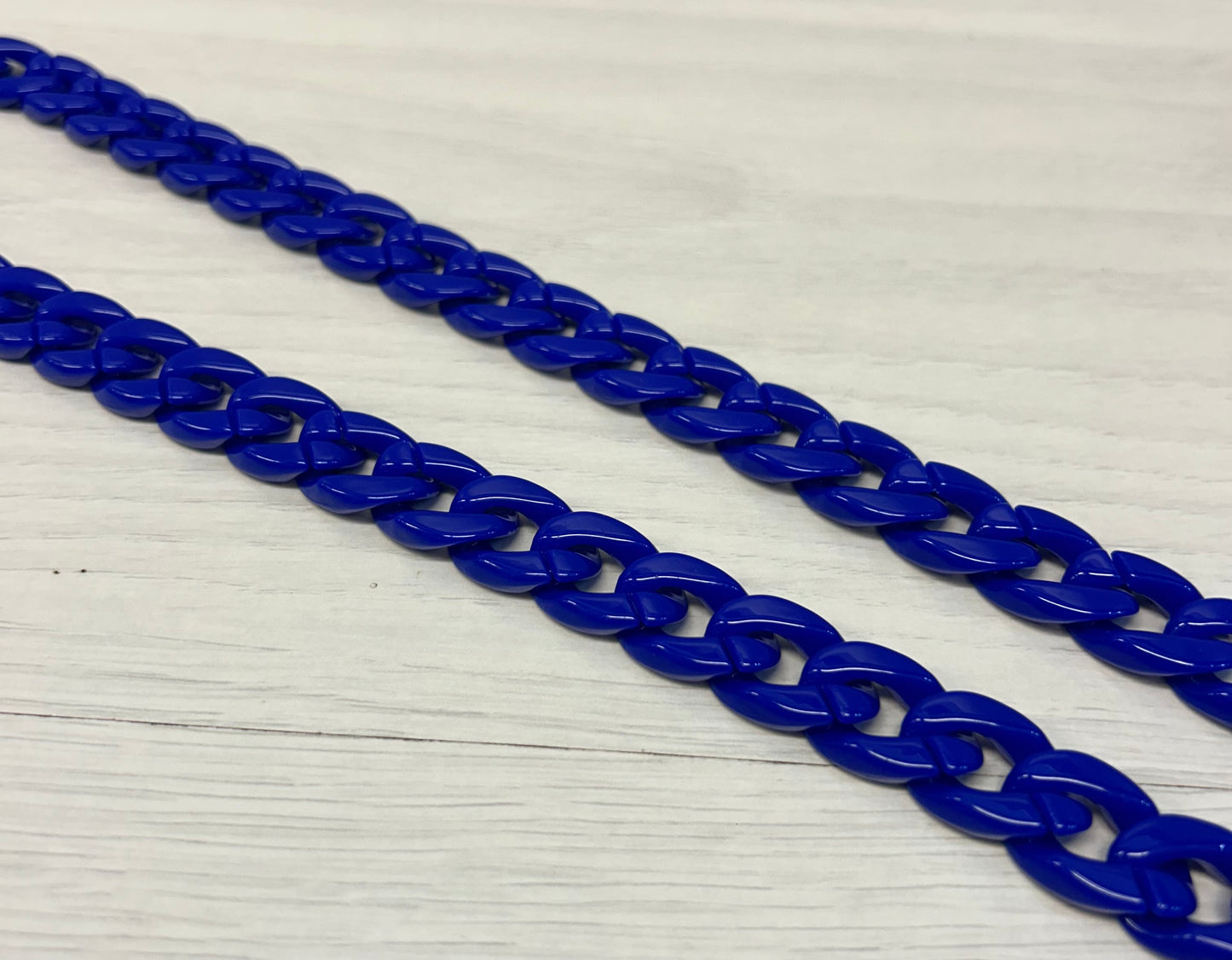Light weight glasses chain