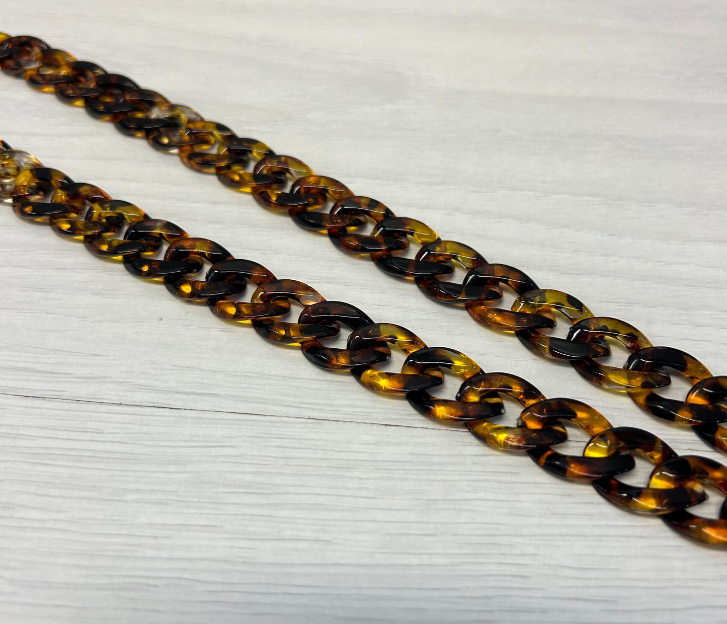 Light weight glasses chain
