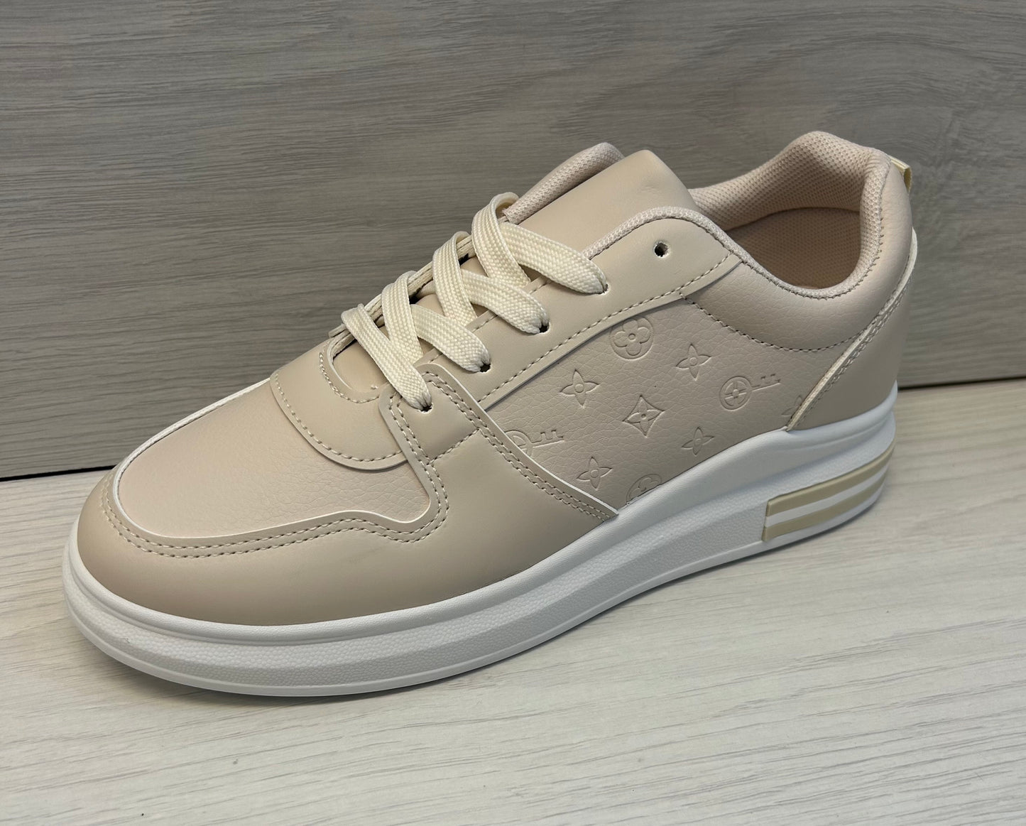 Beige trainer