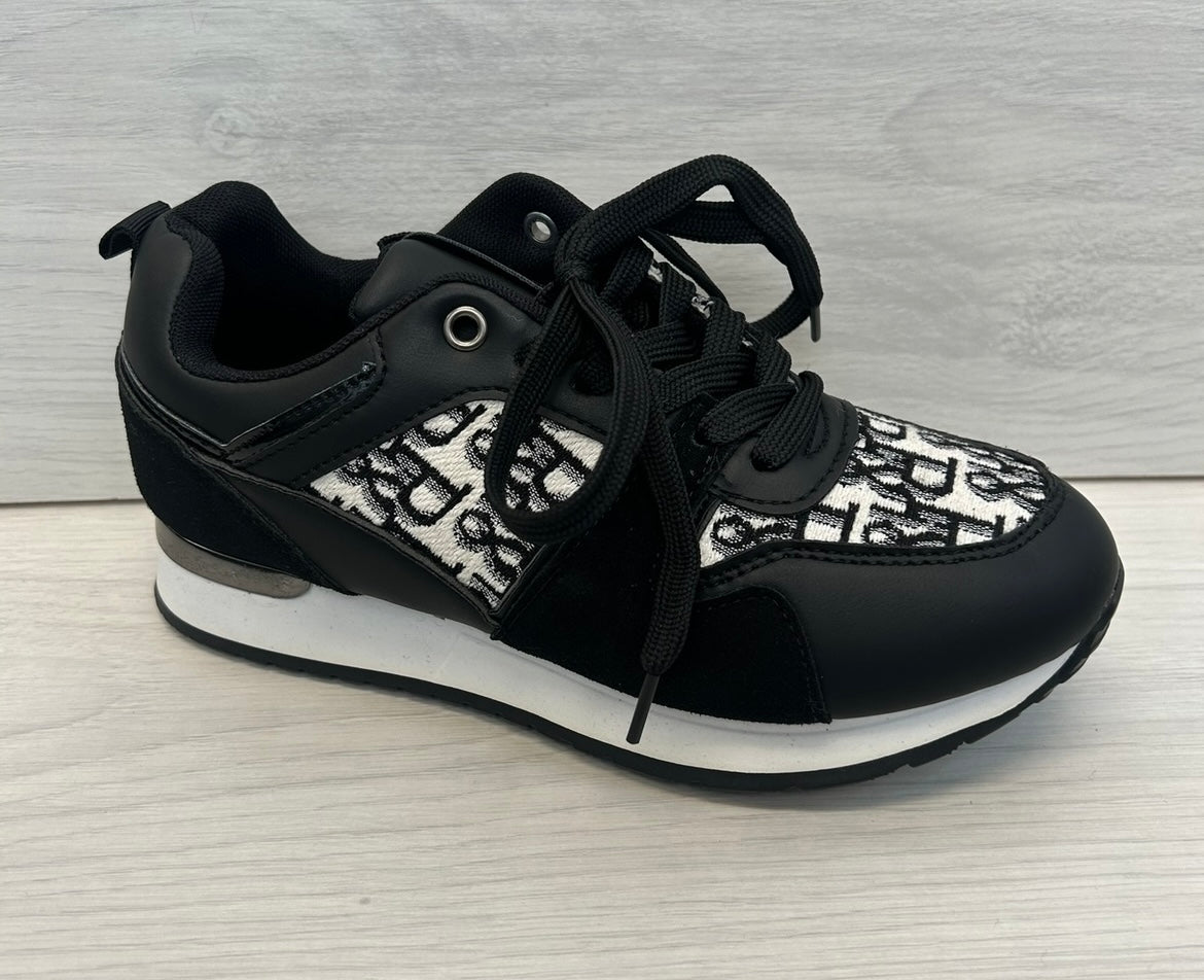 211 black/white trainer