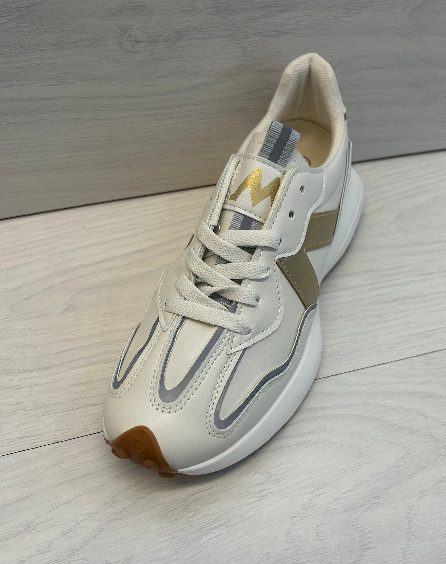 Beige/Gold trainer
