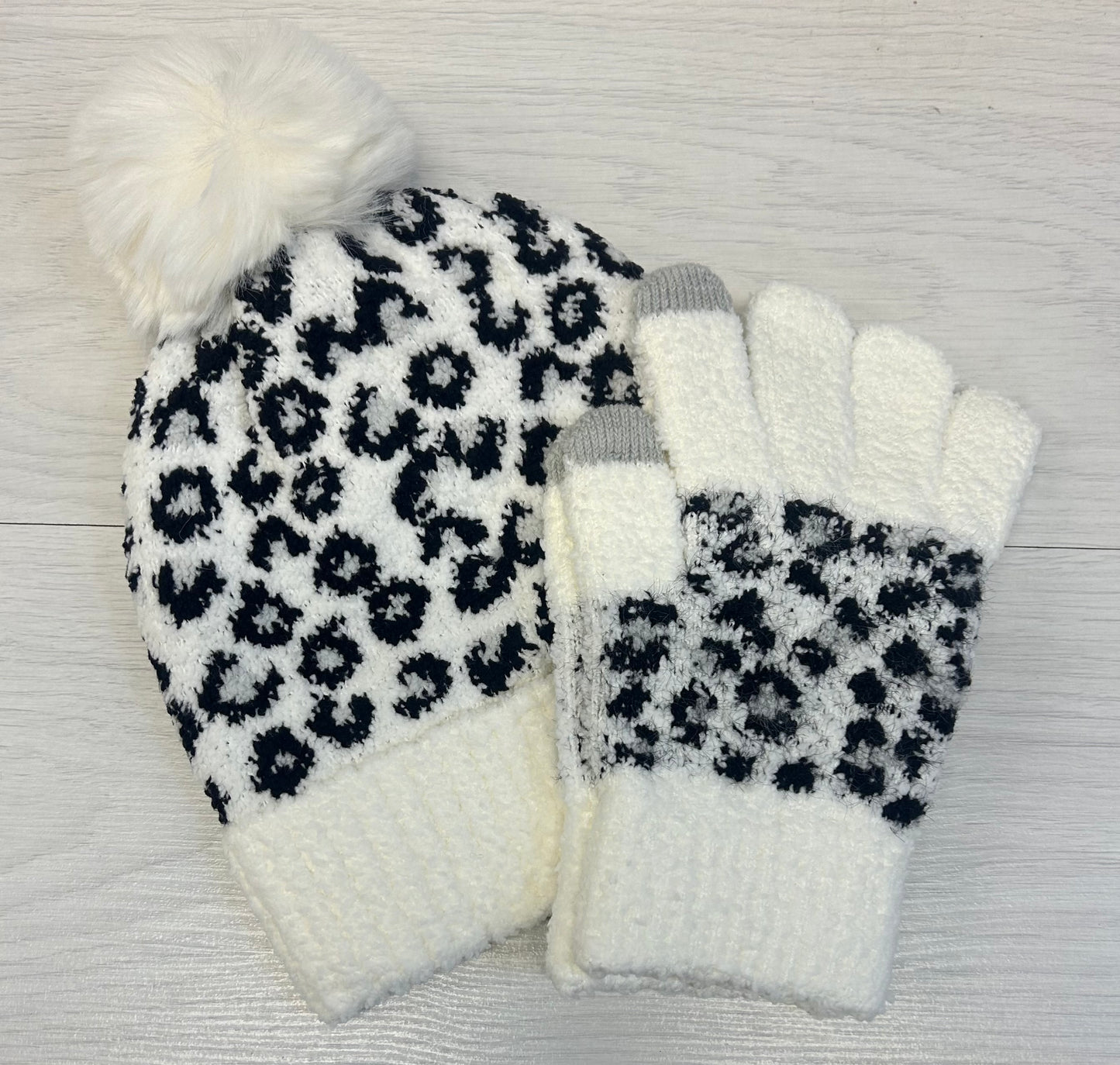 White leopard hat/ Glove set