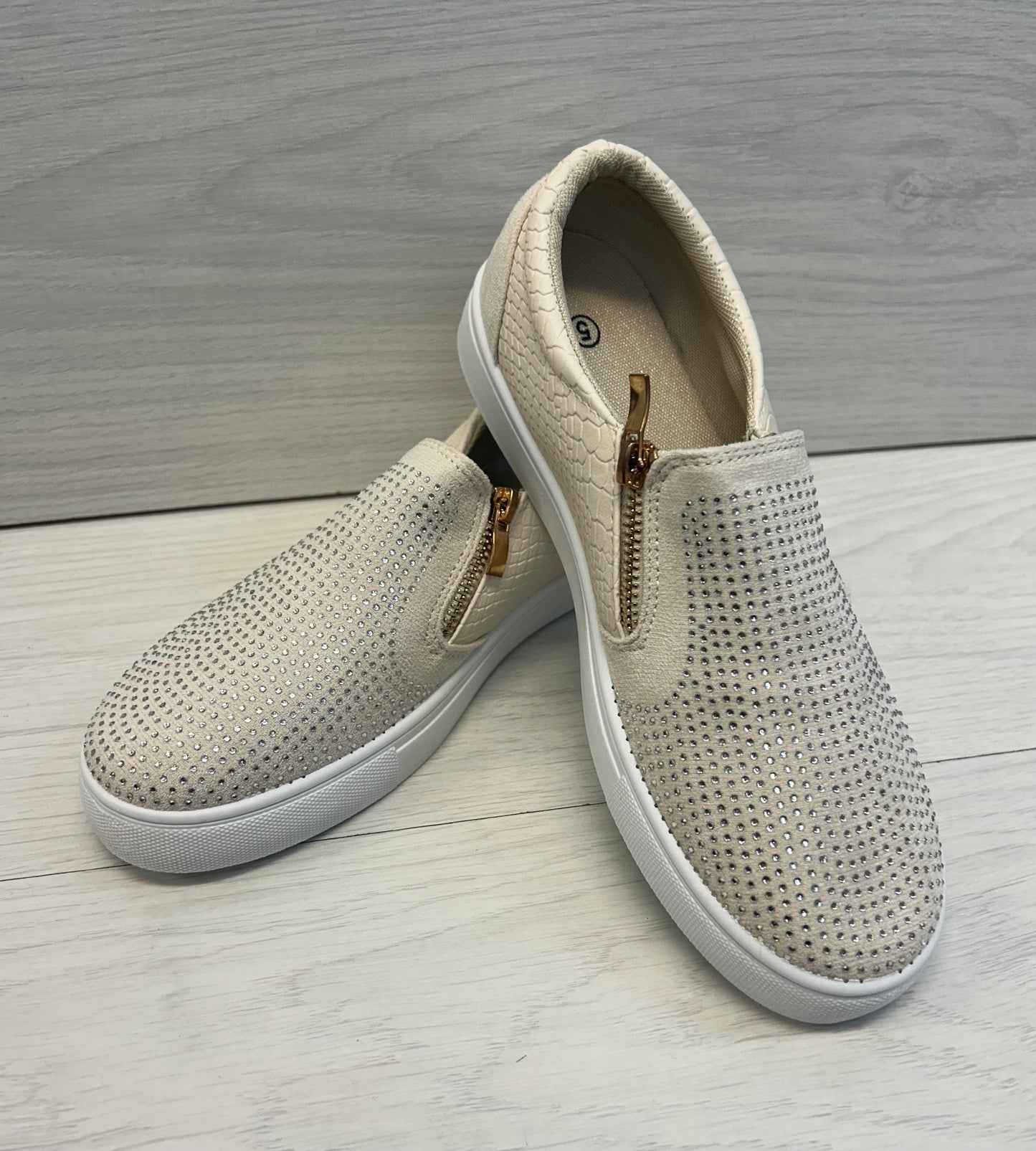 Cream zip trainer