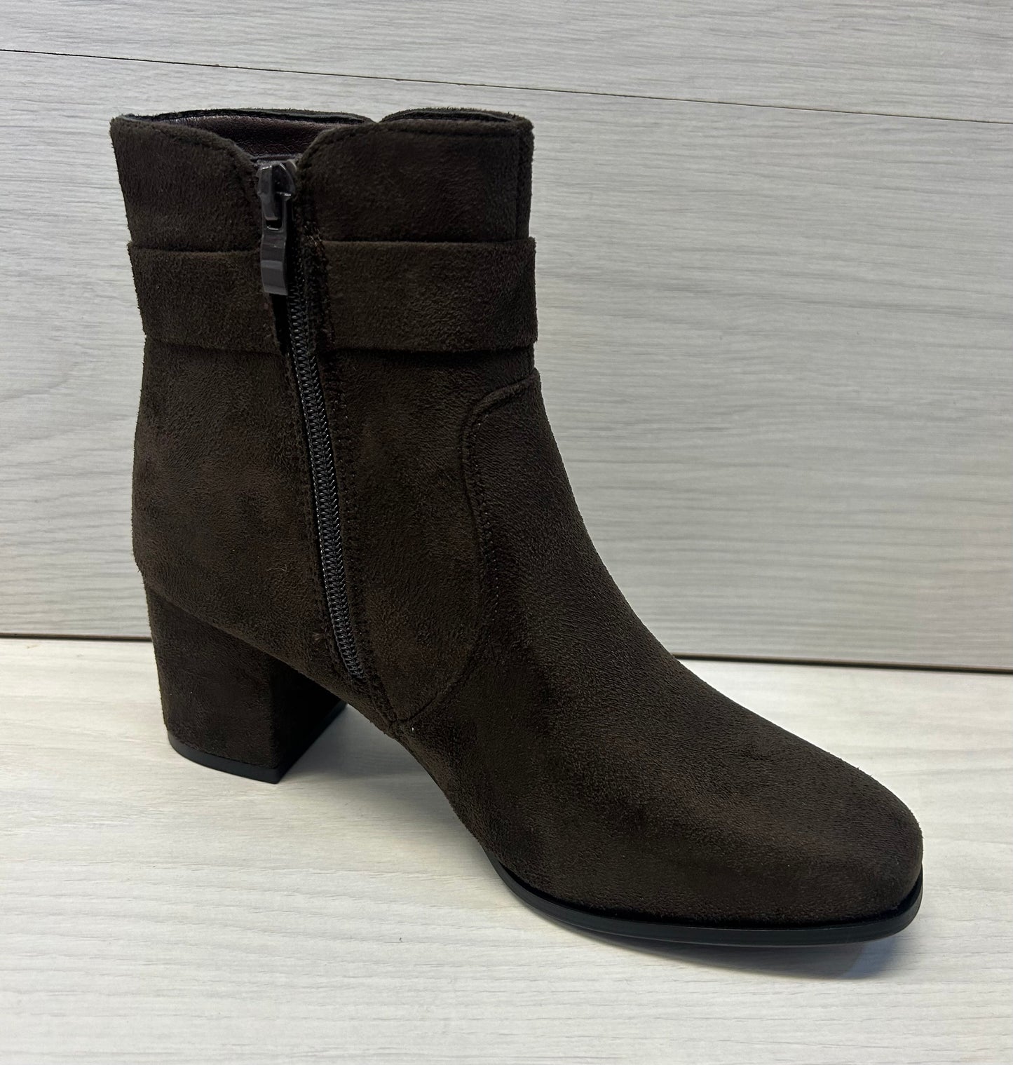 Zelda chocolate boot