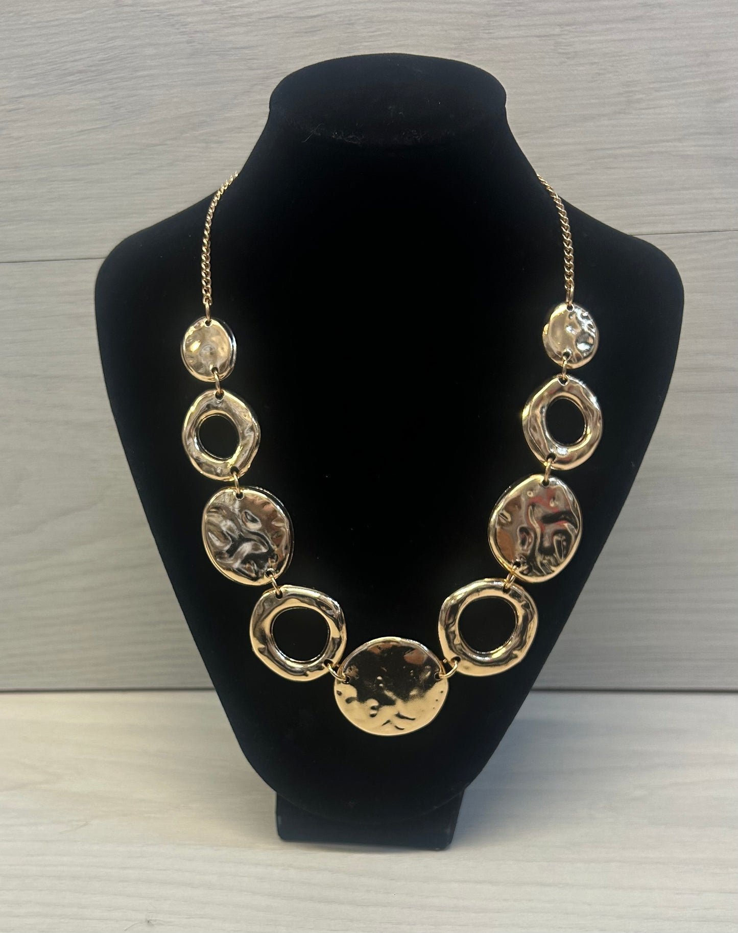 Hammered circle gold necklace