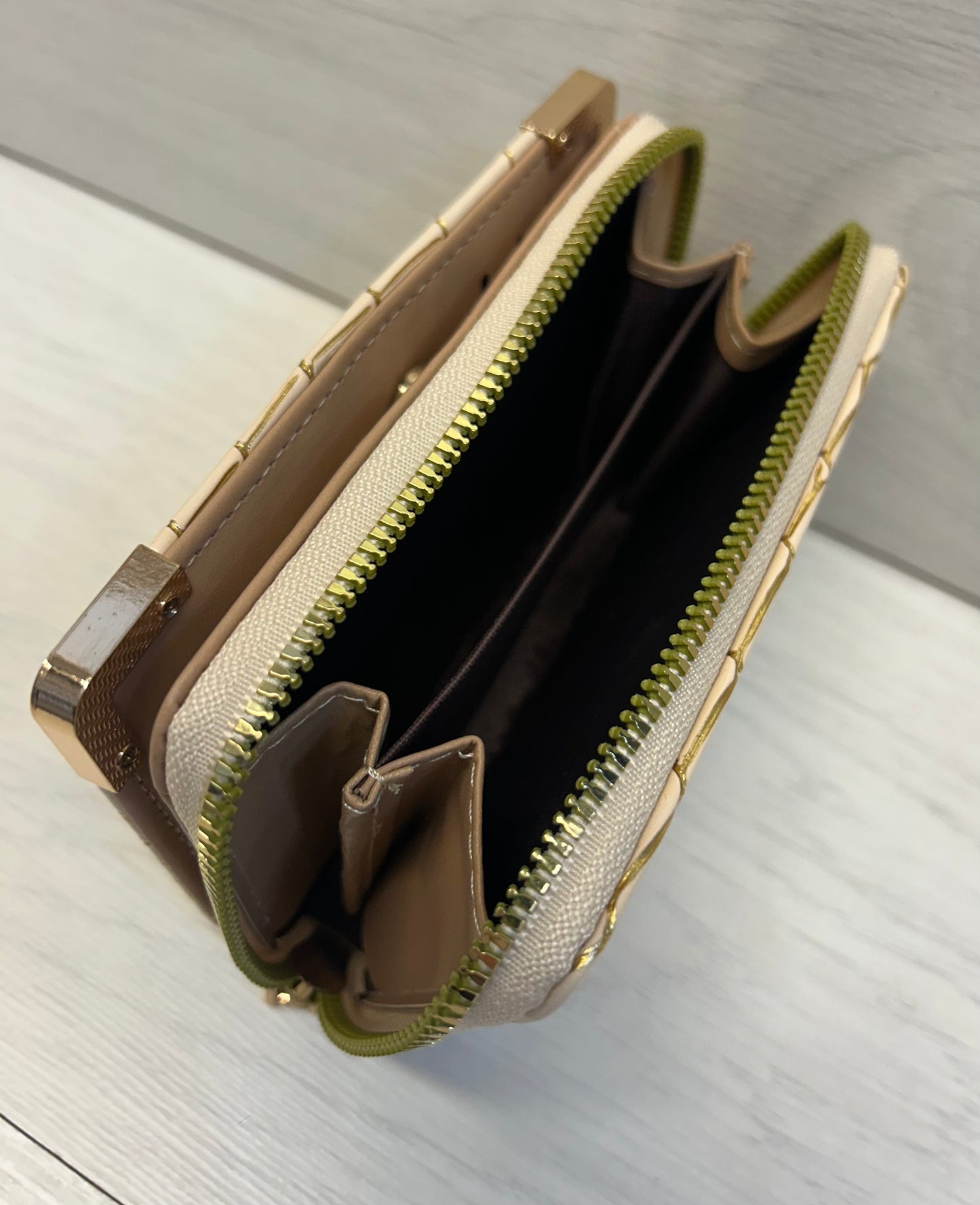 Cream/Gold croc print purse