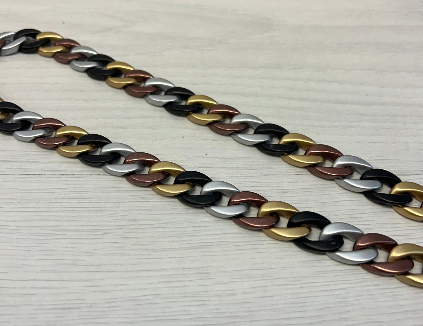 Light weight glasses chain