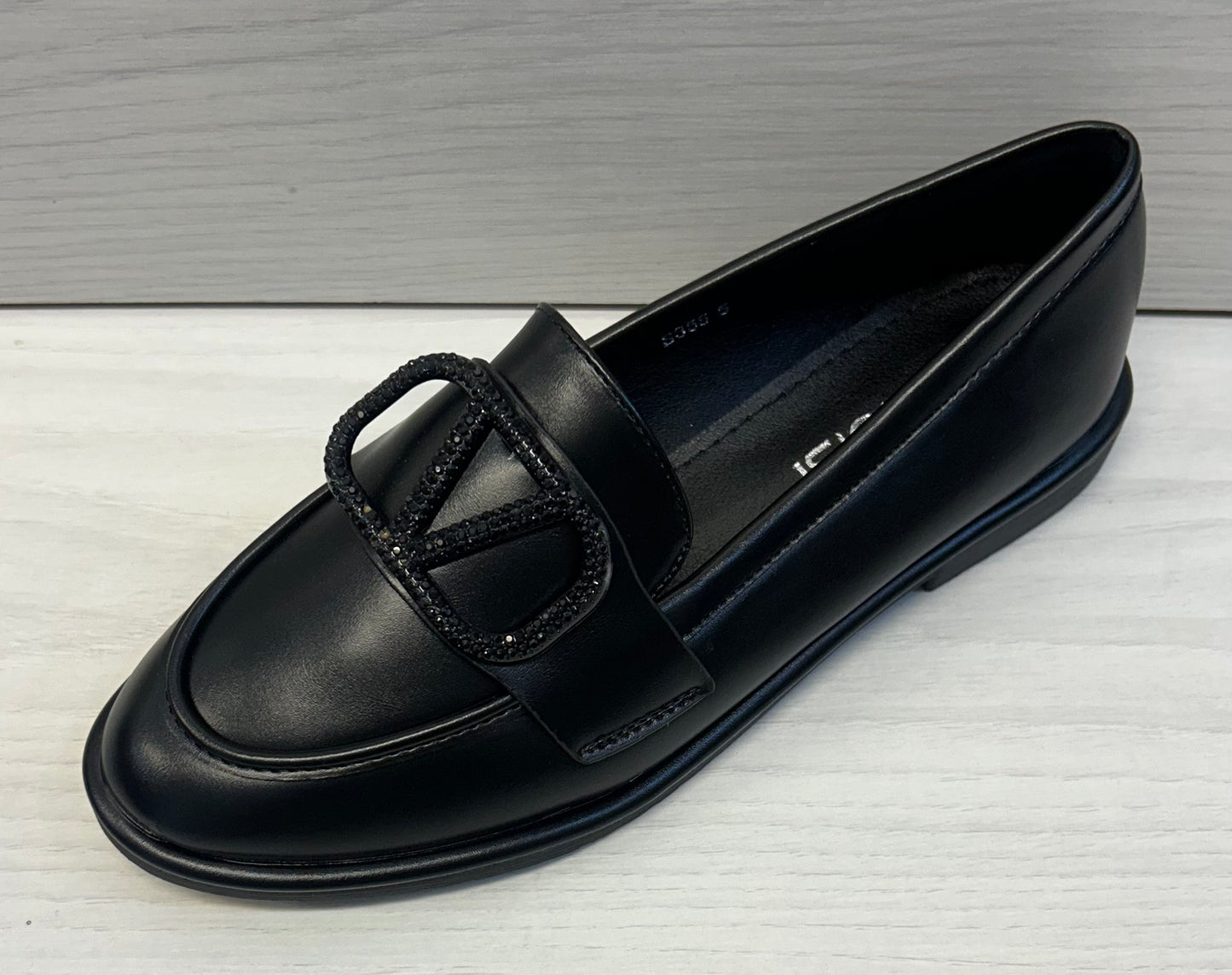 Black ‘V’ loafer
