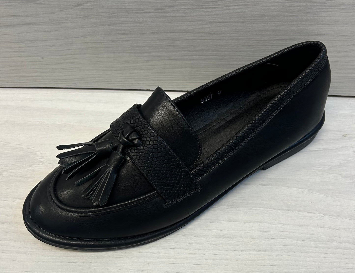 Tassel loafer