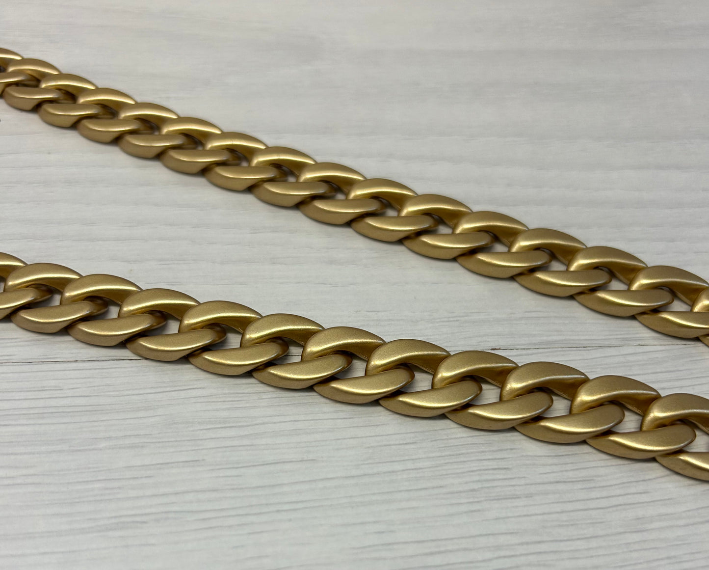 Light weight glasses chain