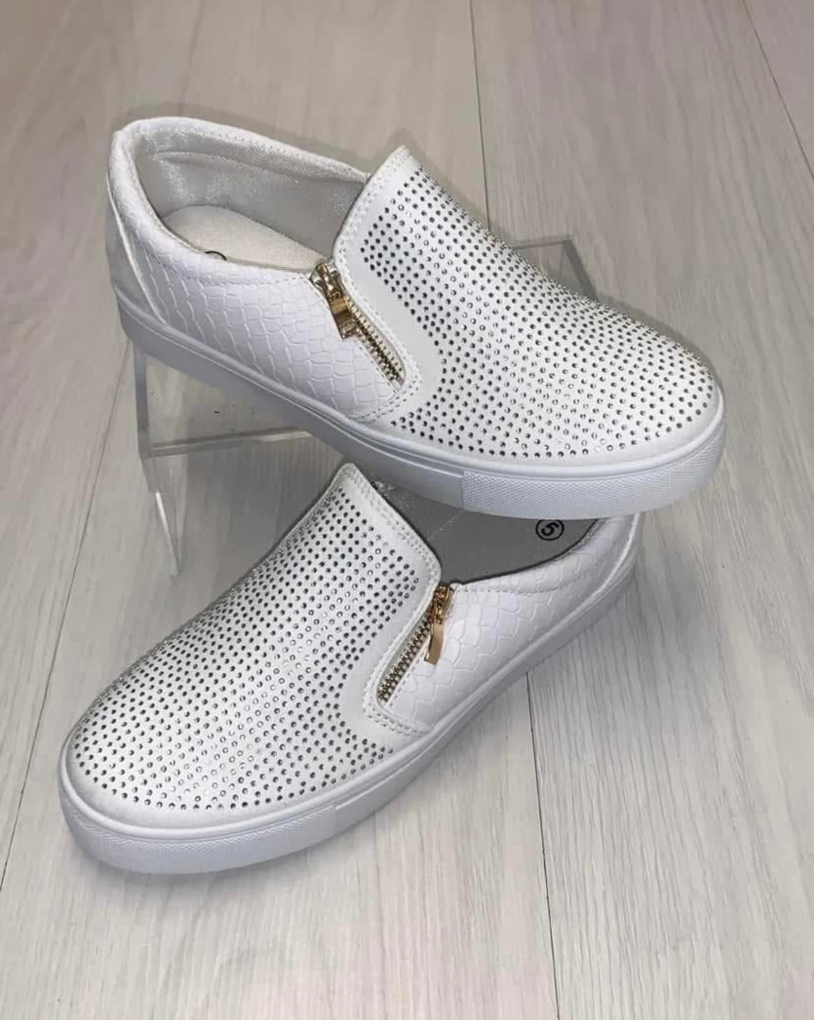 White zip trainer