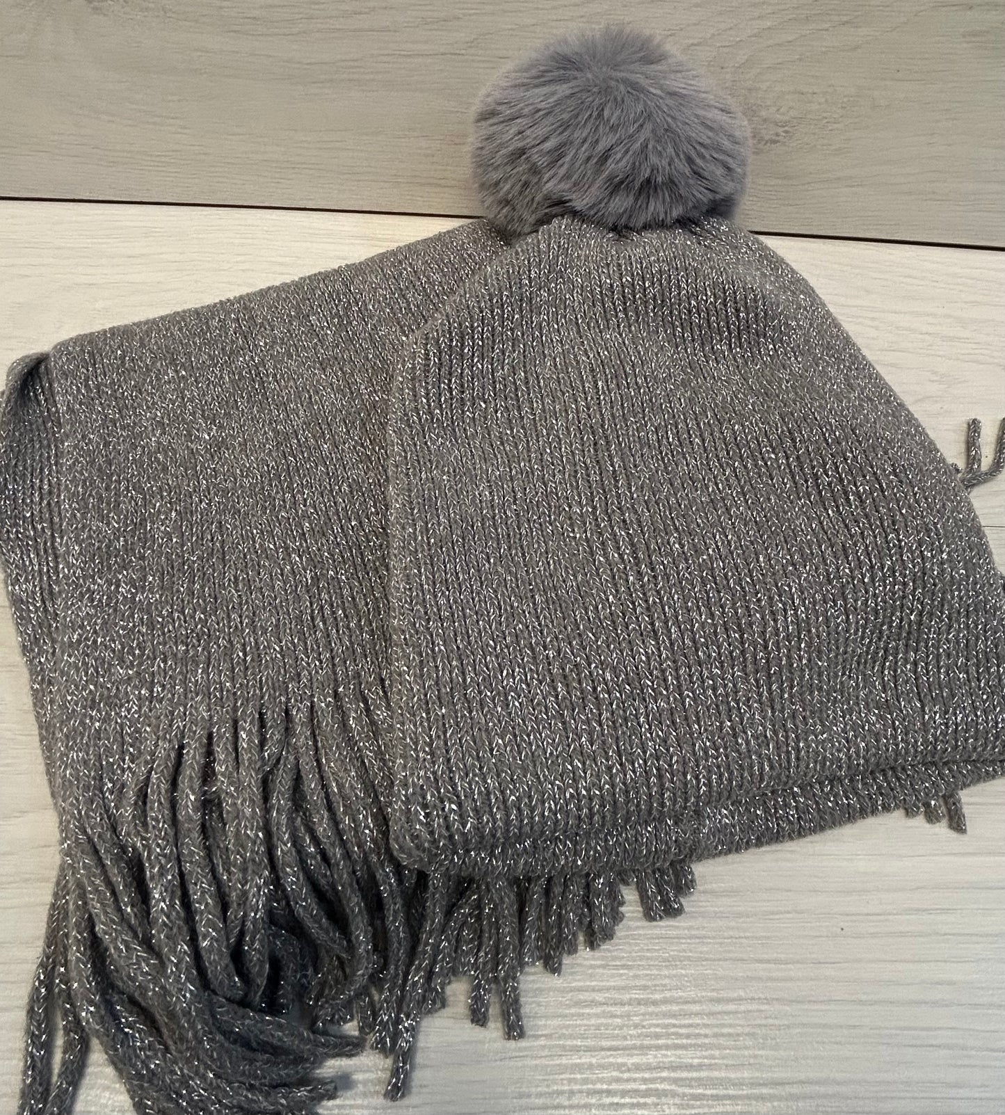 Silver hat/scarf set