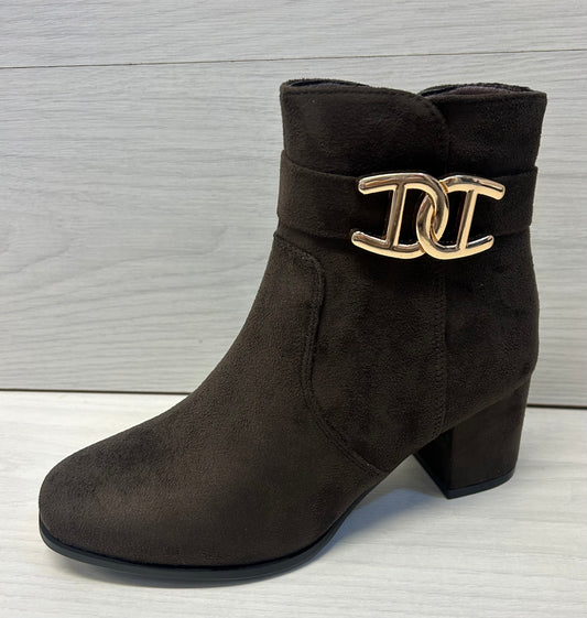 Zelda chocolate boot