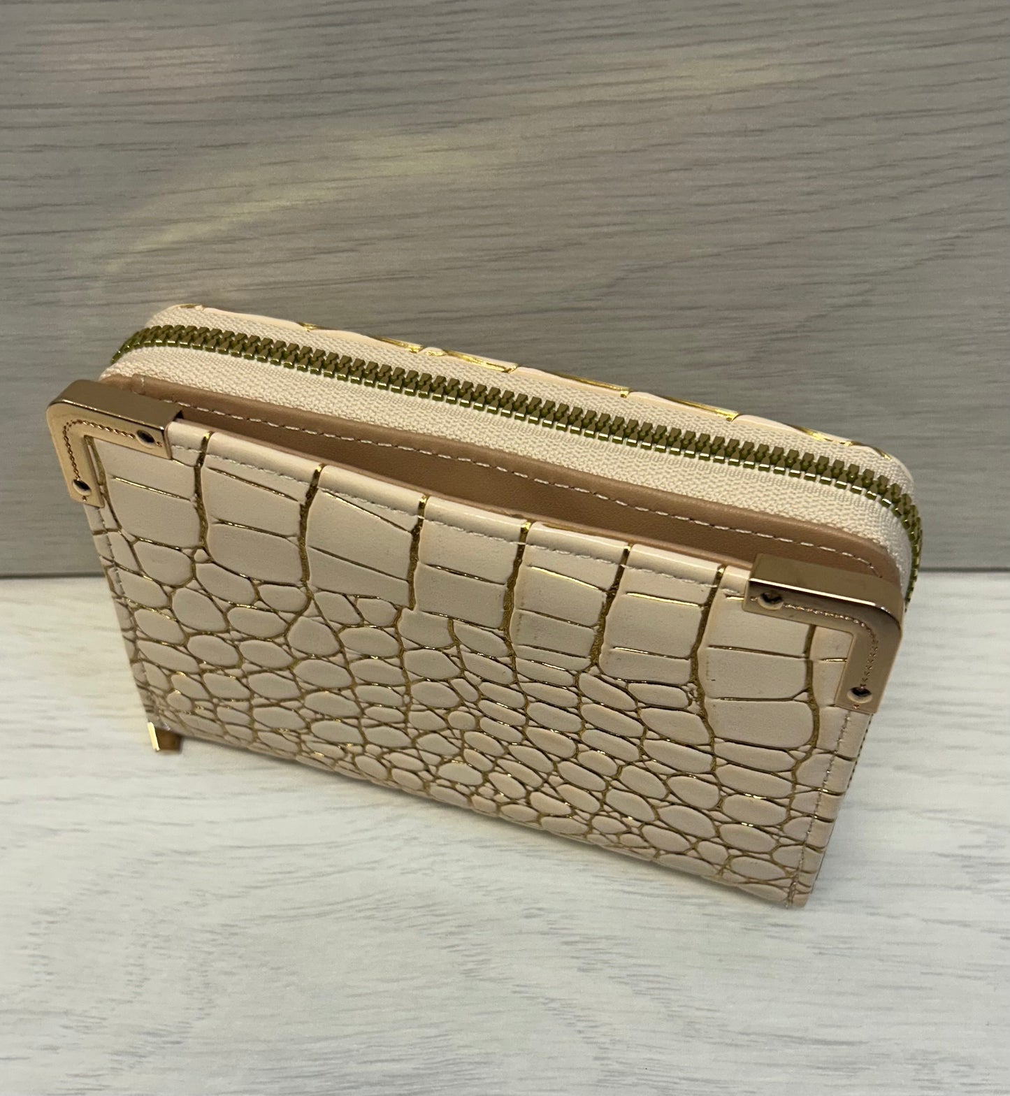 Cream/Gold croc print purse