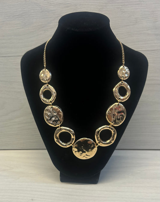 Hammered circle gold necklace
