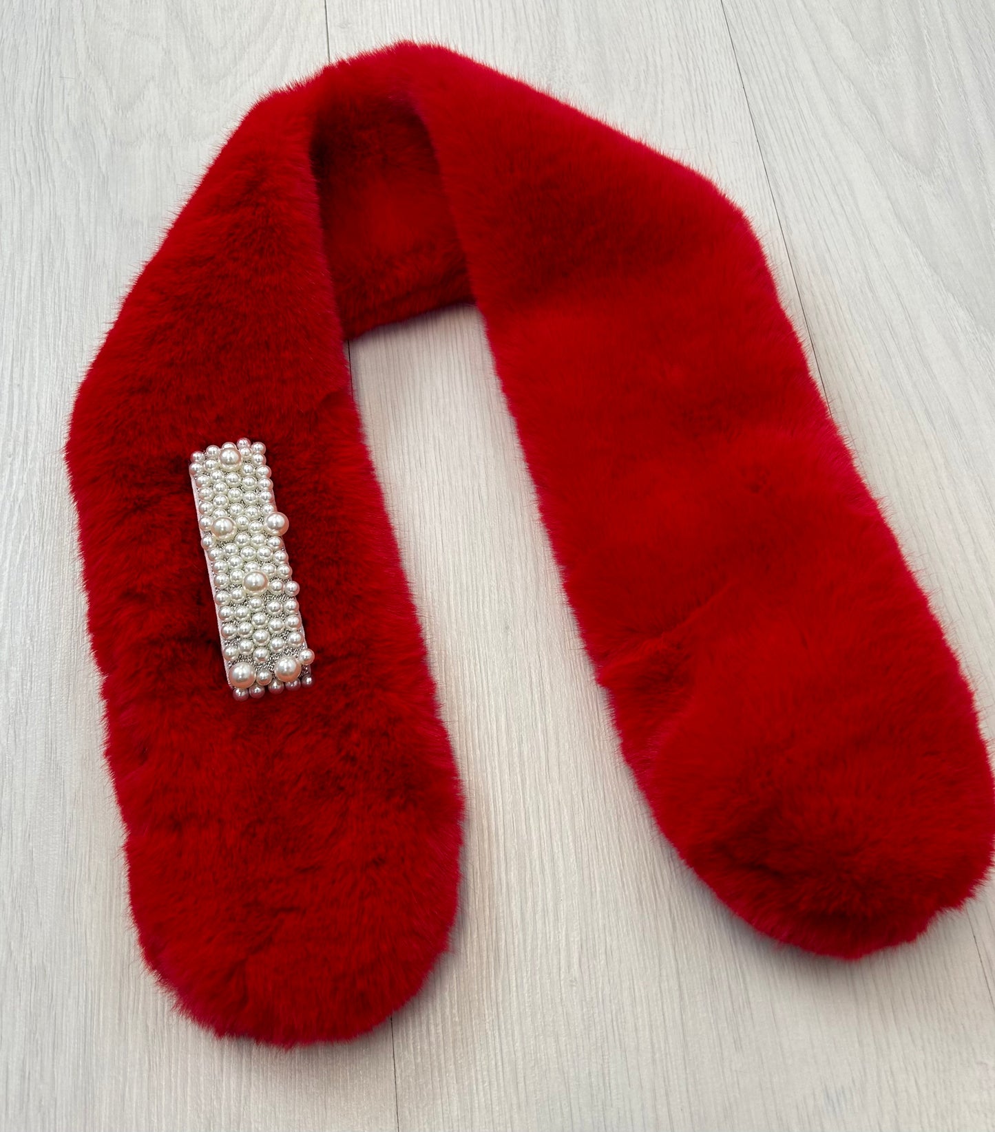 Red collar scarf