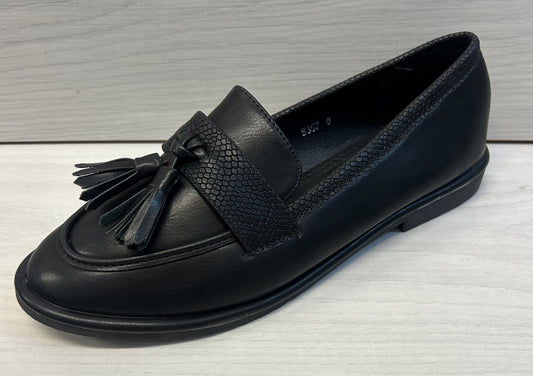 Tassel loafer