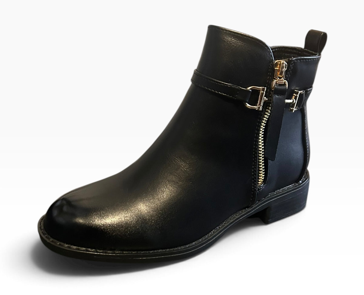 DM815 black
