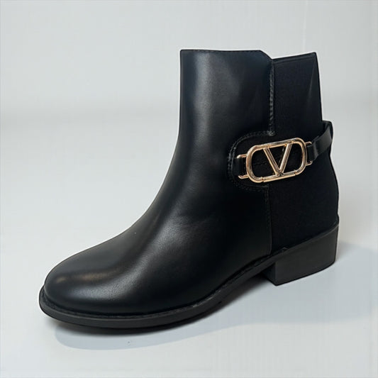 Black  ‘V’ boot